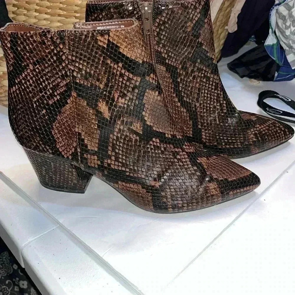 Steve Madden Jillian Snake Print  Boots - Picture 1 of 7